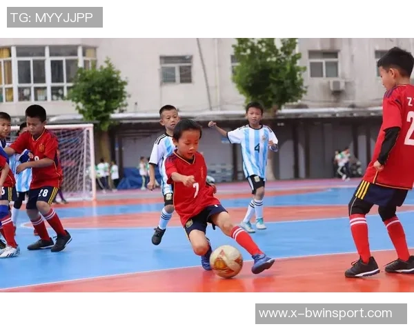 小学足球体育游戏的多样化教学方法与趣味活动探索 小学足球体育游戏的多样化教学方法与趣味活动探索